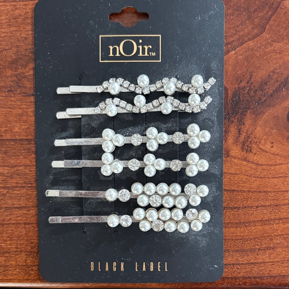 nOir Jewelry Elegant Silver and Pearl Hair Clips